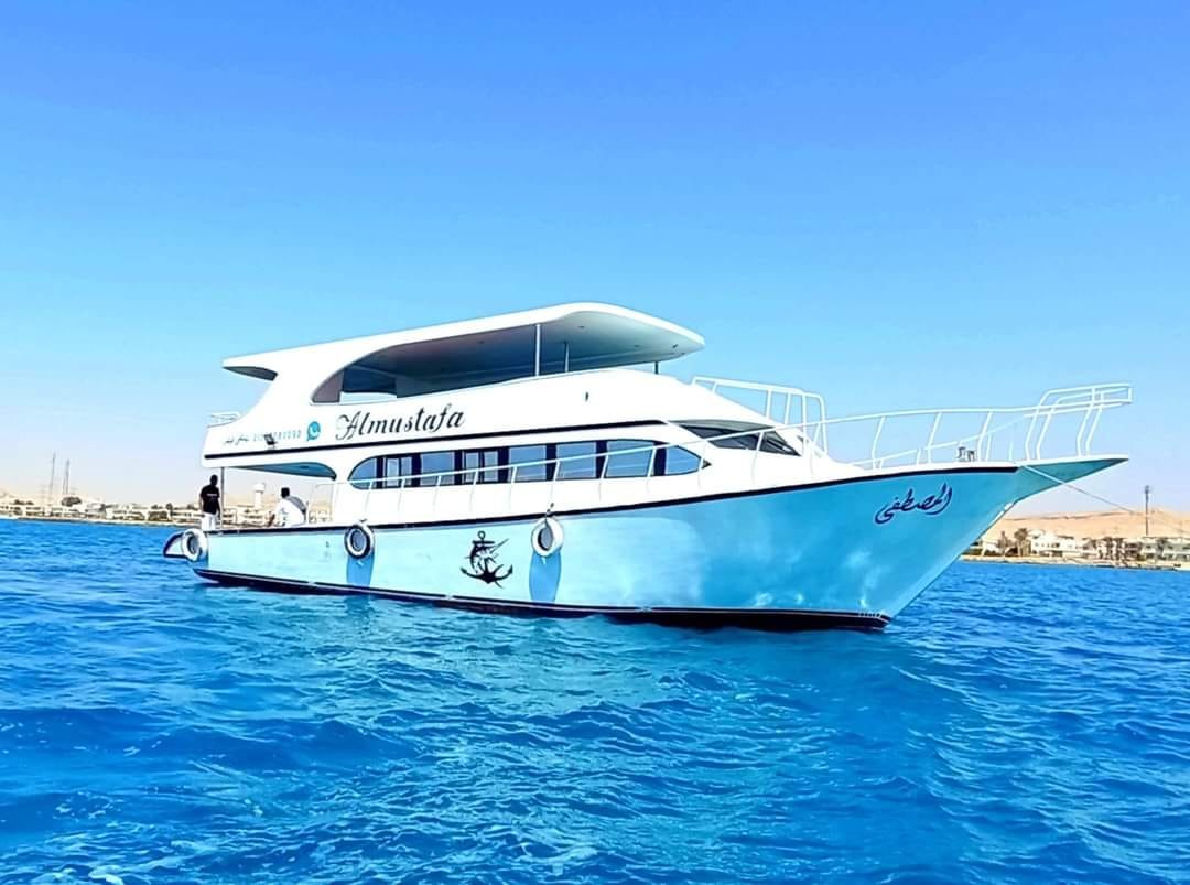 Yacht in Ain Sokhna from 6 am to 4 pm