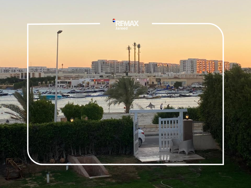 Marina 7, North Coast – First Row on the Sandy Lake