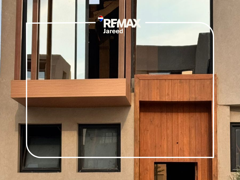 Ready to Move Townhouse (Mazoni Type) in Prive Gates Sheikh Zayed