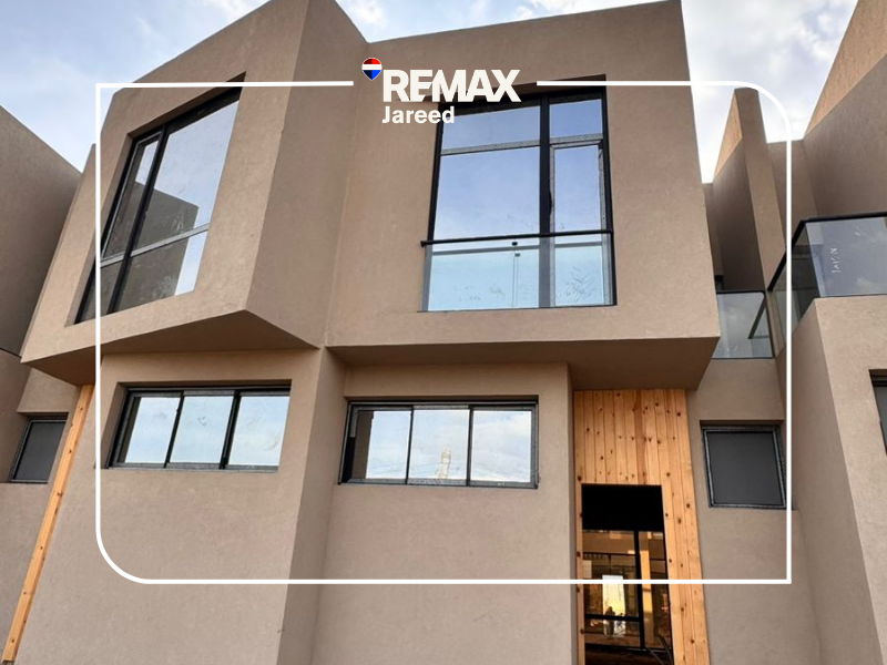 Ready to Move Townhouse (Mazoni Type) in Prive Gates Sheikh Zayed