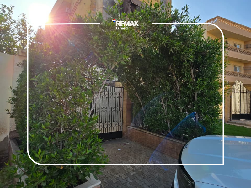 Apartment with Private Garden for sale – 10th District, Sheikh Zayed