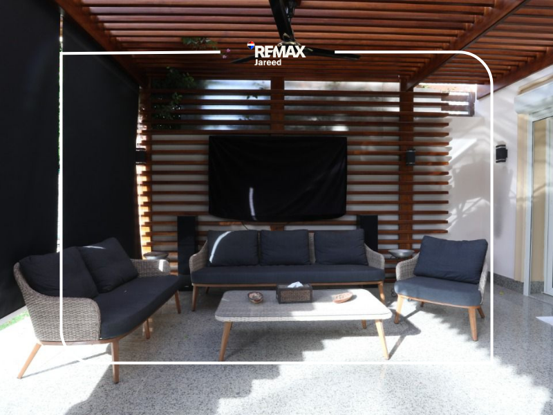 Luxury Modern Villa, Smart home in Greens Compound