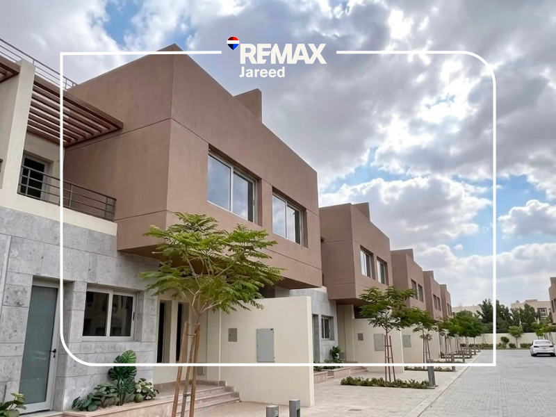 Townhouse Ultra Modern Fully Air Conditioned in Palm Parks, Palm Hills