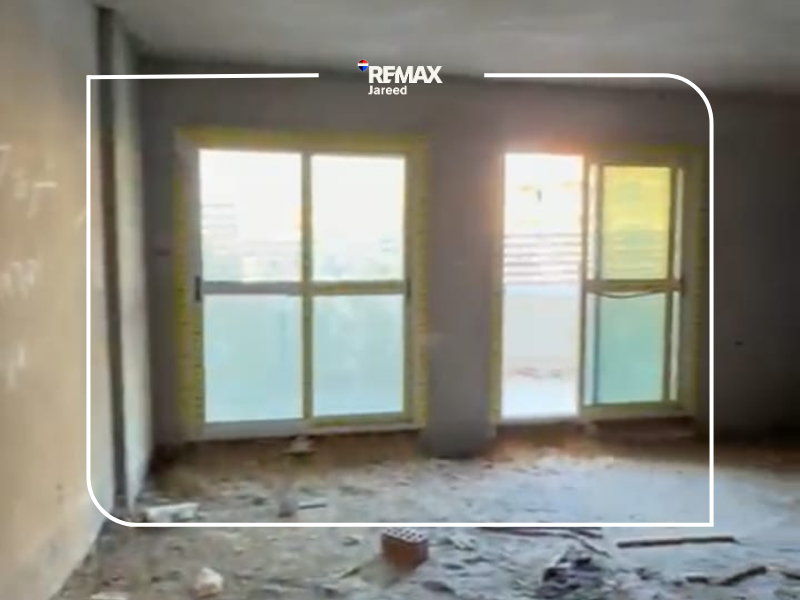 Apartment with a large private garden in Khamayel Heights