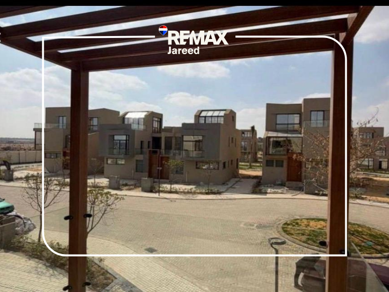 Ready to Move Townhouse (Mazoni Type) in Prive Gates Sheikh Zayed