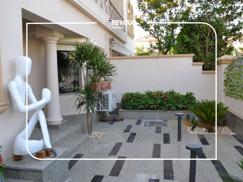 Luxury Modern Villa, Smart home in Greens Compound
