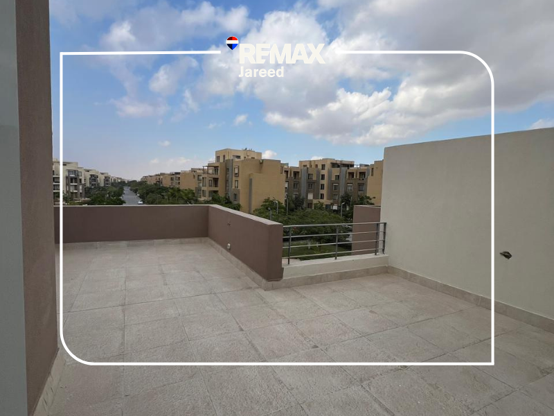 Townhouse Ultra Modern Fully Air Conditioned in Palm Parks, Palm Hills