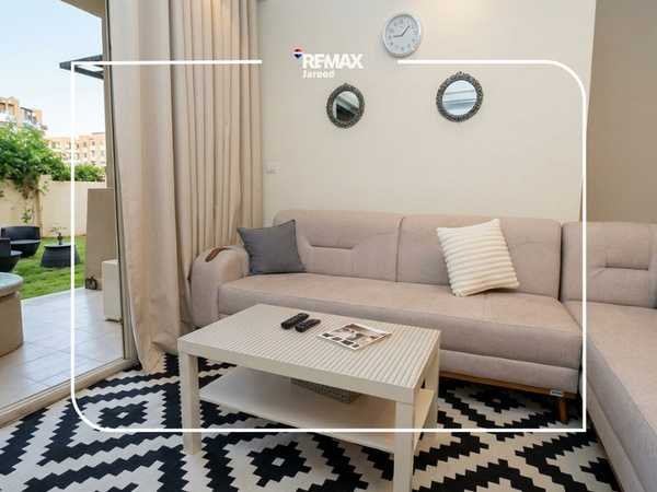 Apartment in The Address Sheikh Zayed, a private garden