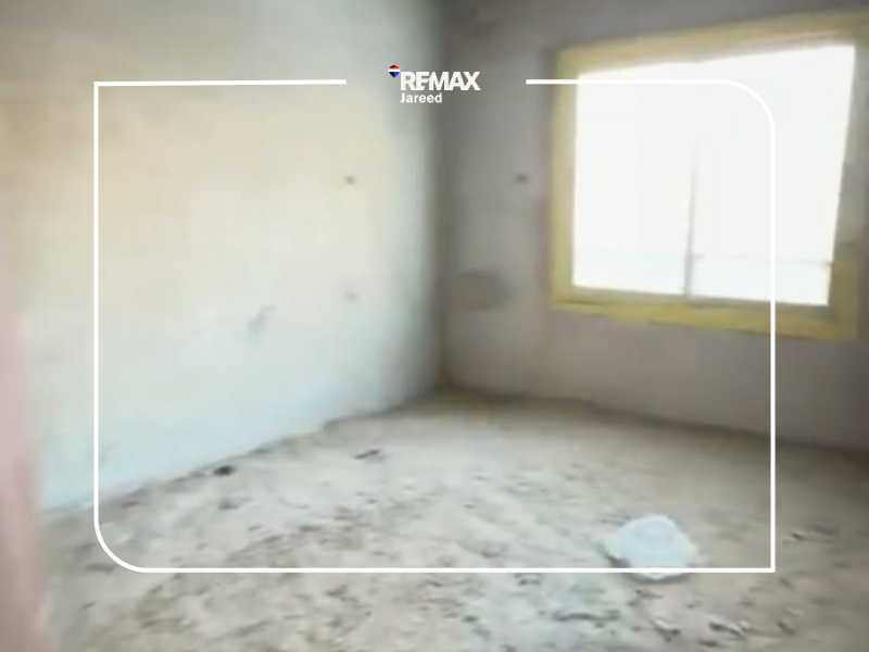 Apartment with a large private garden in Khamayel Heights