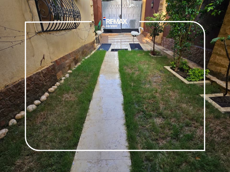 Apartment with Private Garden for sale – 10th District, Sheikh Zayed
