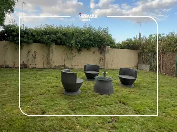 Apartment in The Address Sheikh Zayed, a private garden