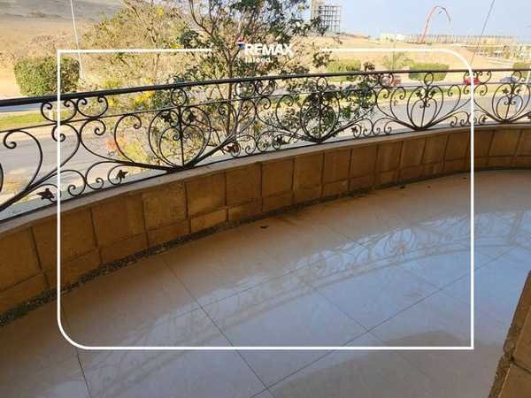 Apartment in the 11th District of Sheikh Zayed