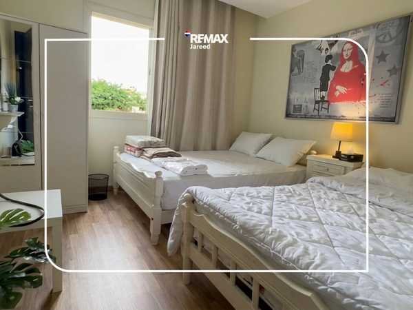 Apartment in The Address Sheikh Zayed, a private garden