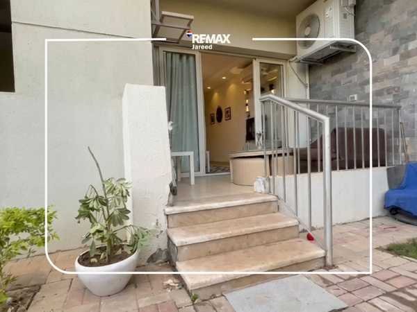 Apartment in The Address Sheikh Zayed, a private garden