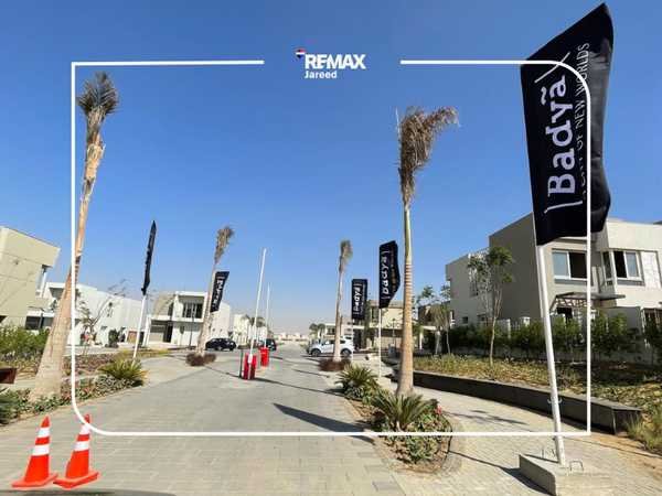 Corner Townhouse in Badya Palm Hills – garden view