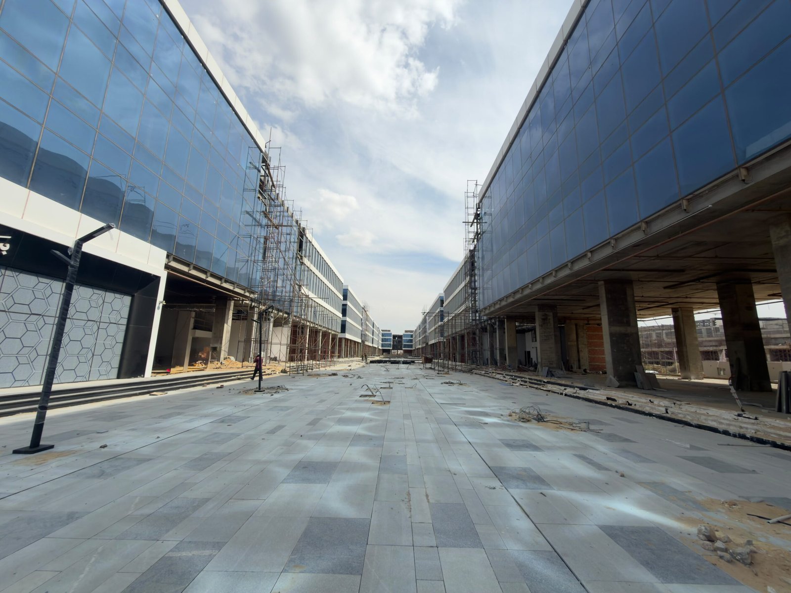 محل ارضي نشاط تجارى 72 متر – Retail – (West Eleven Mall)